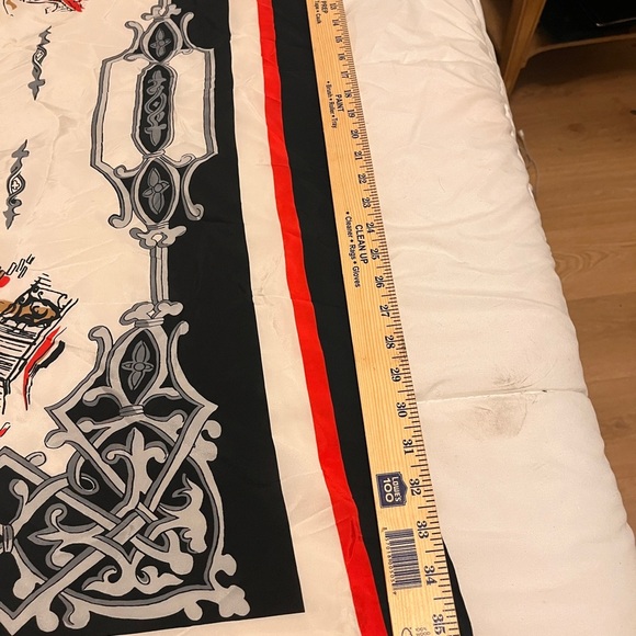 DKNY Graphic Print Vintage  Silk Scarf -  NWT - Picture 4 of 15